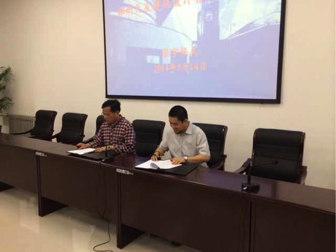 说明: //dechsy.com/uploads/allimg/140902/1-140Z22102312J.JPG